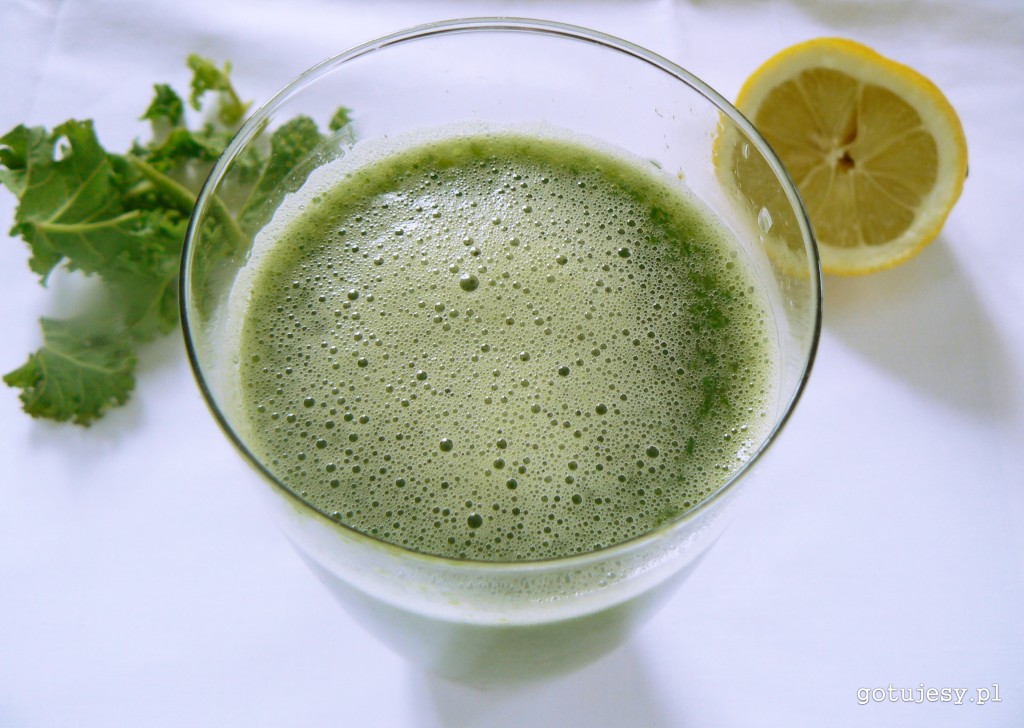 zielony-koktajl-z-jarmuzu-gotujesy.pl