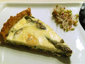 Tarta na kruchym cieście ze szparagami