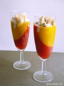 Mus z truskawkami i mango